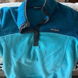 Fleece Columbia pull over. Used one time. Very warm and comfortable.